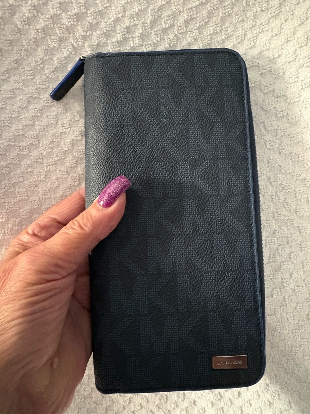Wallet-The Michael Kors Men's Tech ZIP Around Blue Leather wallet